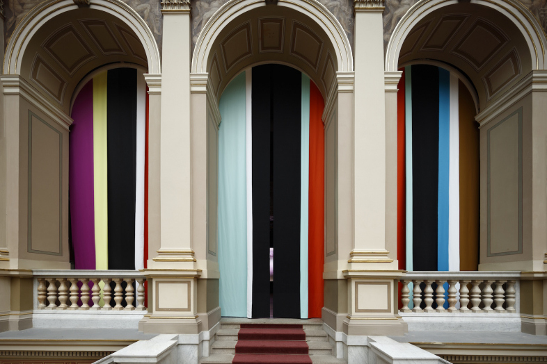 04_Compassion-Fatigue-Is-Over_Aleksandra-Vajd_et_Anetta-Mona-Chisa_Installation-View_c_Galerie-Rudolfinum_Photo-MartinPolak